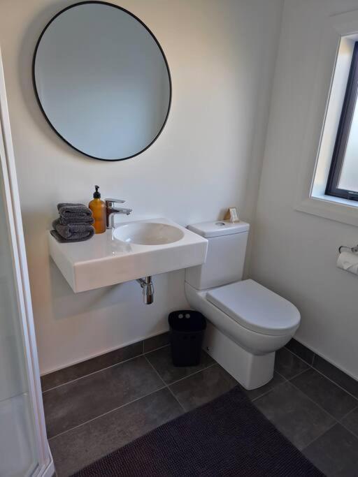 Apartment 2 - Haddin Court - Stunning Executive بلينهايم المظهر الخارجي الصورة
