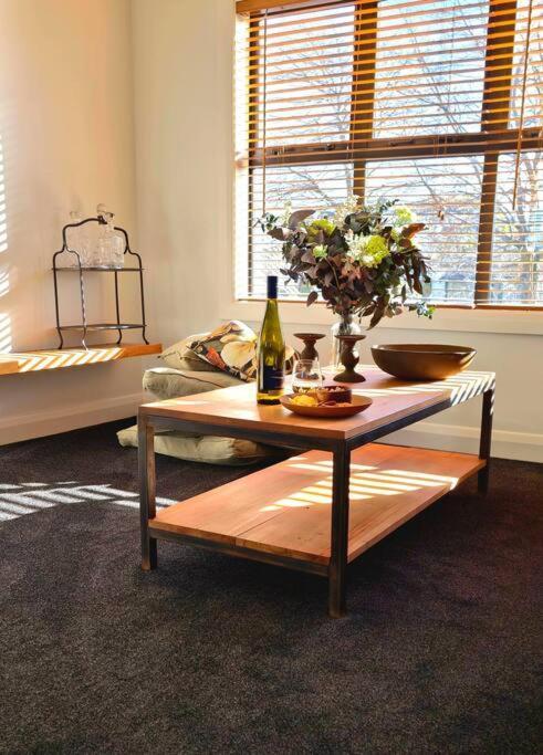 Apartment 2 - Haddin Court - Stunning Executive بلينهايم المظهر الخارجي الصورة