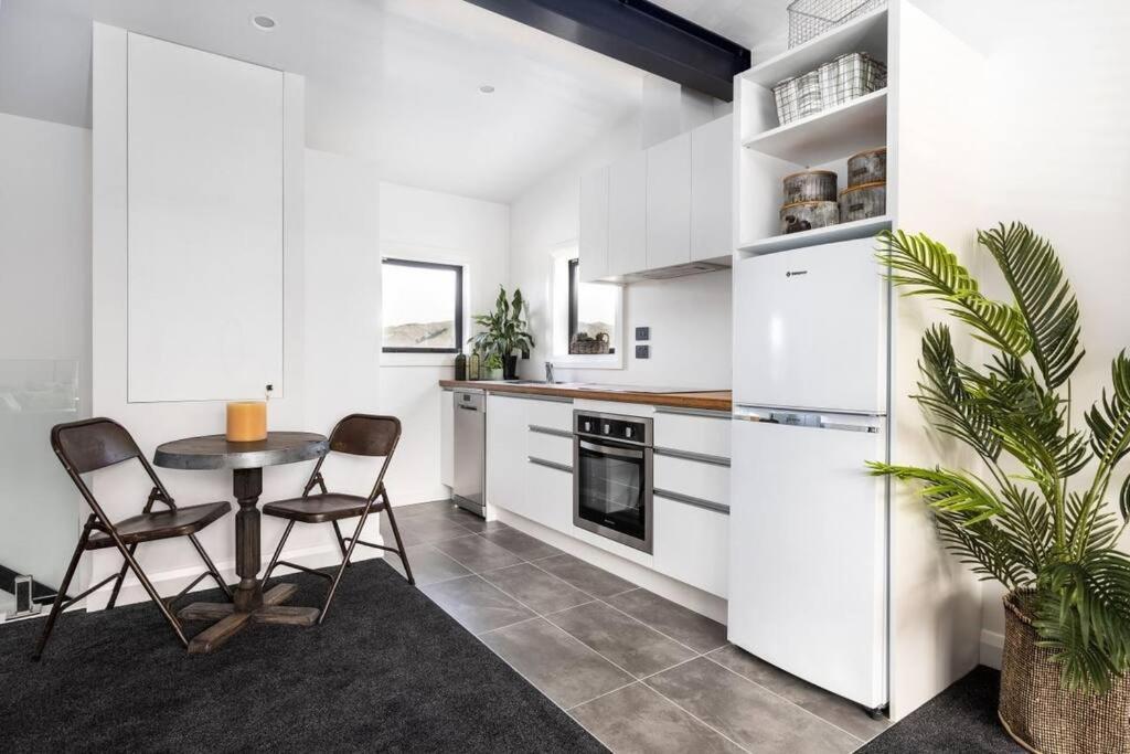 Apartment 2 - Haddin Court - Stunning Executive بلينهايم المظهر الخارجي الصورة